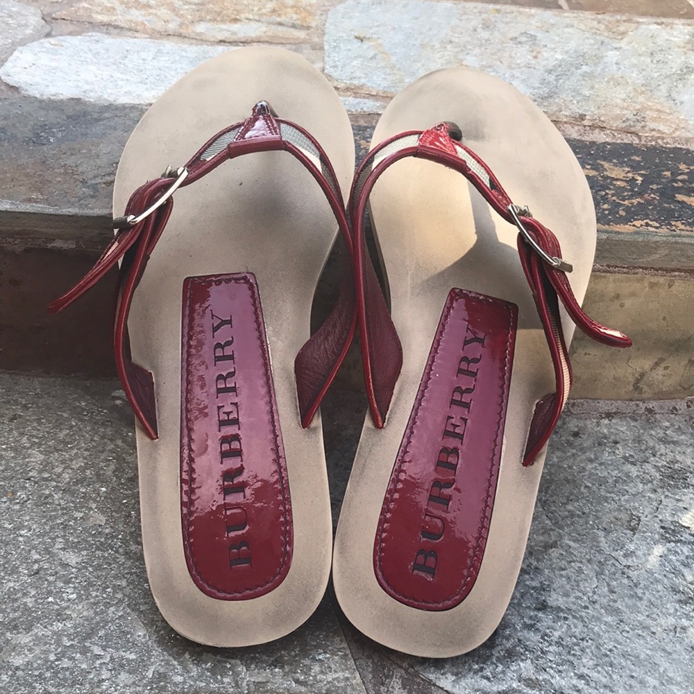 Authentic Burberry Flip Flop♥️SOLD♥️